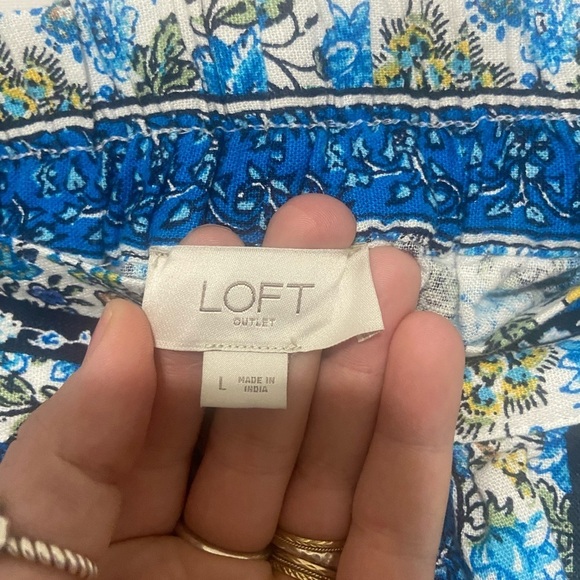 Loft LIKE NEW blue mixed pattern circle skirt with pockets size L - Picture 2 of 4
